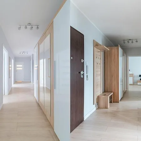 Inside * Varsó