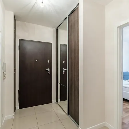 Inside ワルシャワ