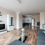 דירה Inside ורשה
